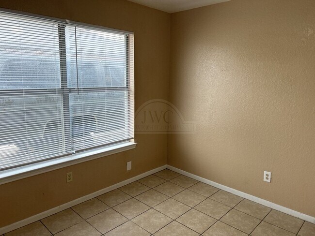 Building Photo - 2511 Bermuda Dr