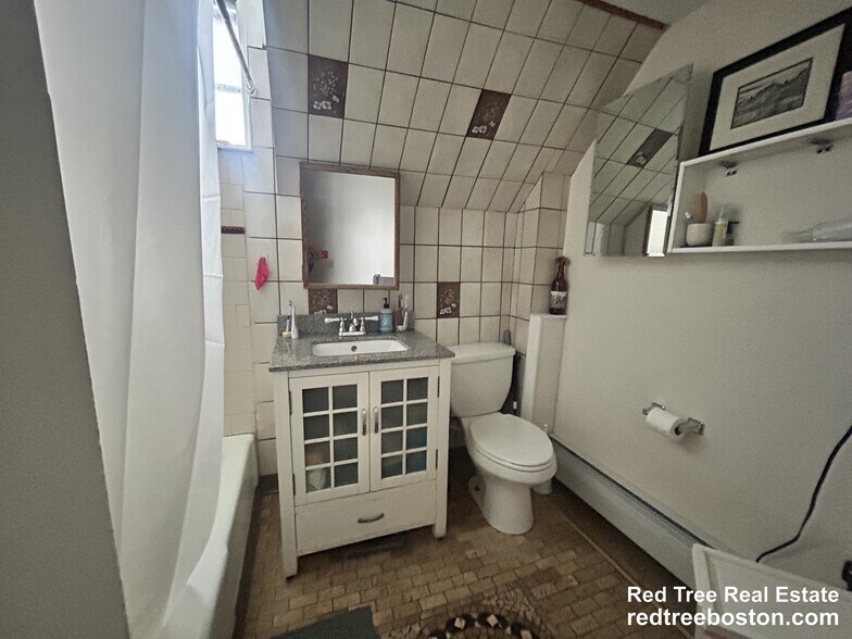 Building Photo - 12 Village St