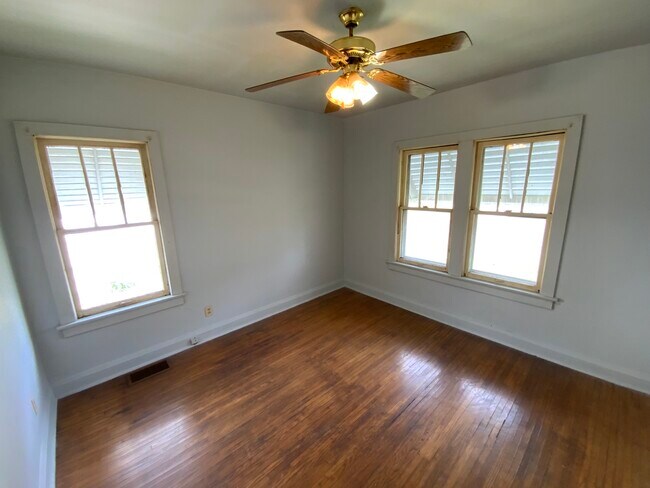 Building Photo - 208 Stroup St