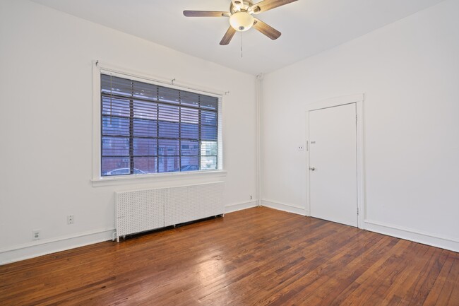 Building Photo - 156 Chestnut Ave
