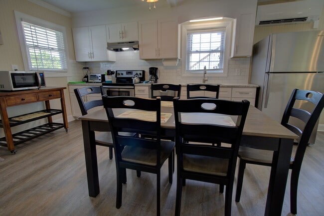 Building Photo - Year Round 2BR 1BA Unit On Topsail Island