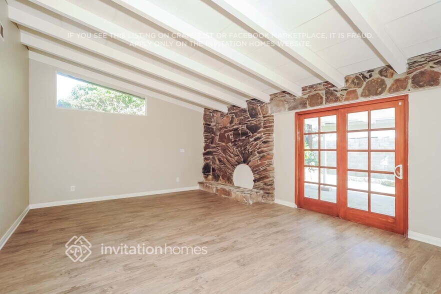 Building Photo - 8002 Crosnoe Ave