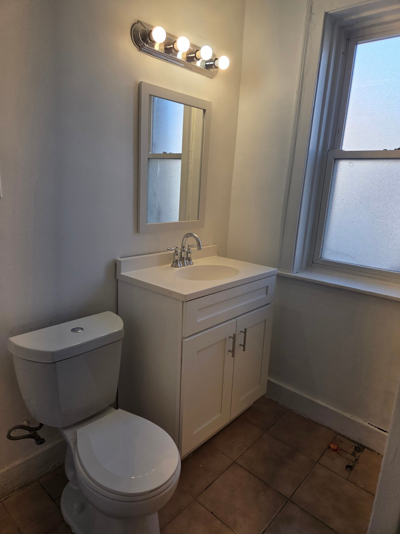 Building Photo - 6433 N Hamilton Ave