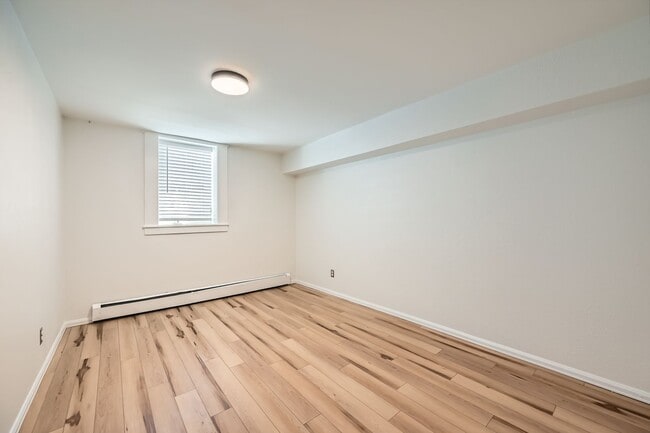 Building Photo - 4418 W 11th Ave