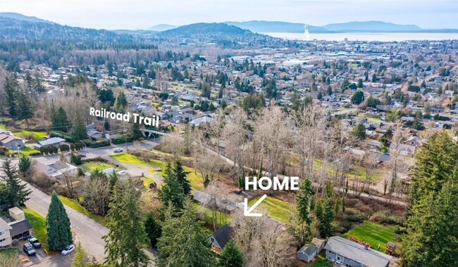 Building Photo - Welcome to this charming and inviting 3-bedroom, 1.5-bath home