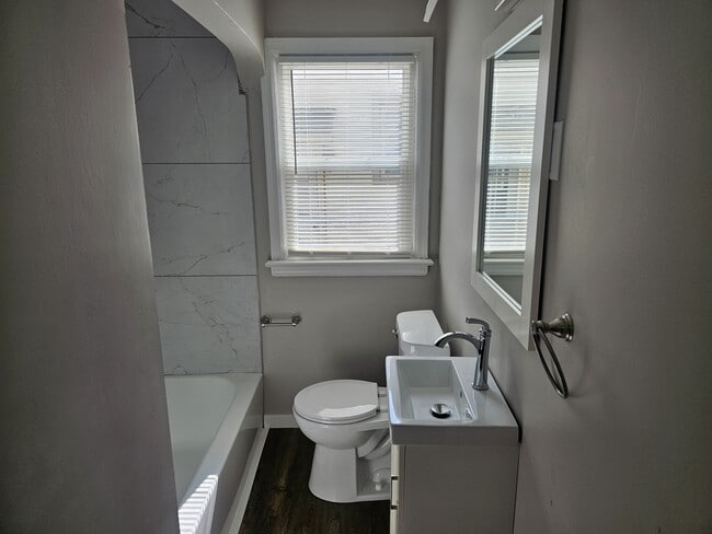Building Photo - 2609 Avalon Pl