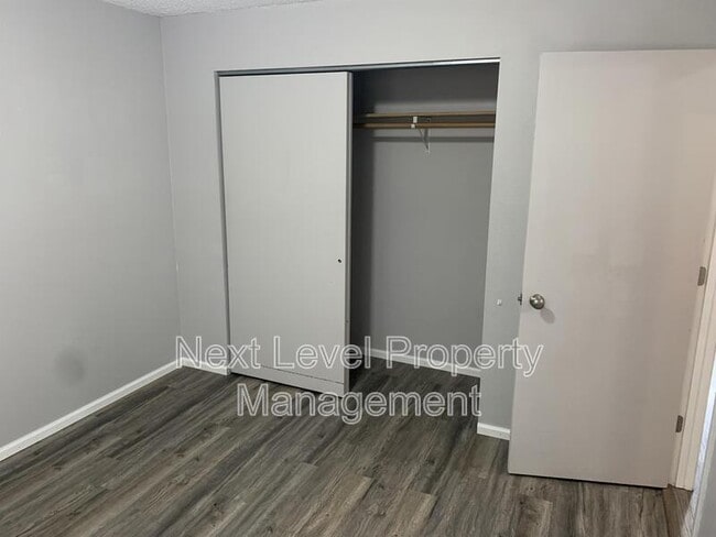 Building Photo - 171 Rosewood Dr