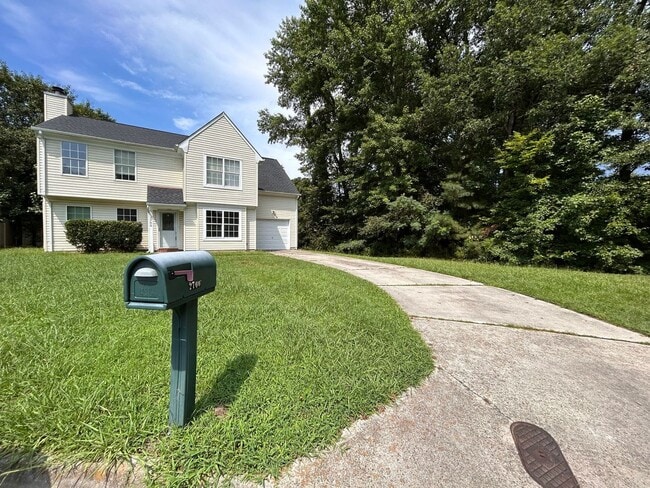 Building Photo - Spacious & Updated 4-Bedroom Gem in the He...