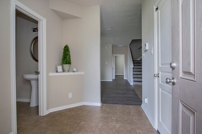 Building Photo - 2209 Onyx Ct