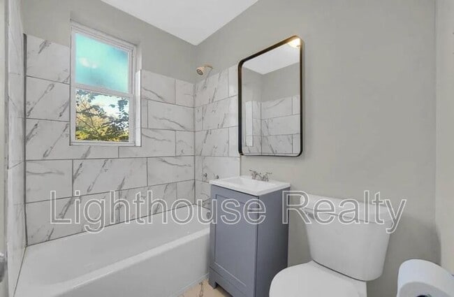 Building Photo - 1319 Marshall St