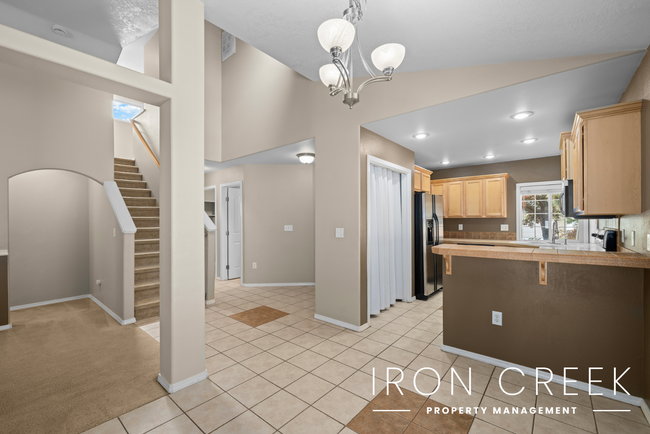 Building Photo - Quiet Abode in Prime Location with Easy Ac...