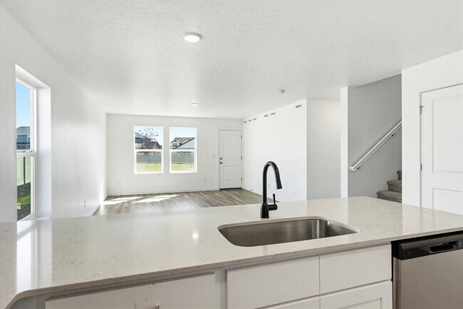 Building Photo - Stunning 4-Bed Home with 3-Car Garage in Cirrus Pointe – Caldwell