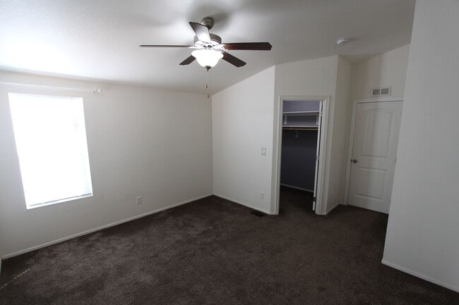 Building Photo - Move-in Special! Home in Christmas Tree es...