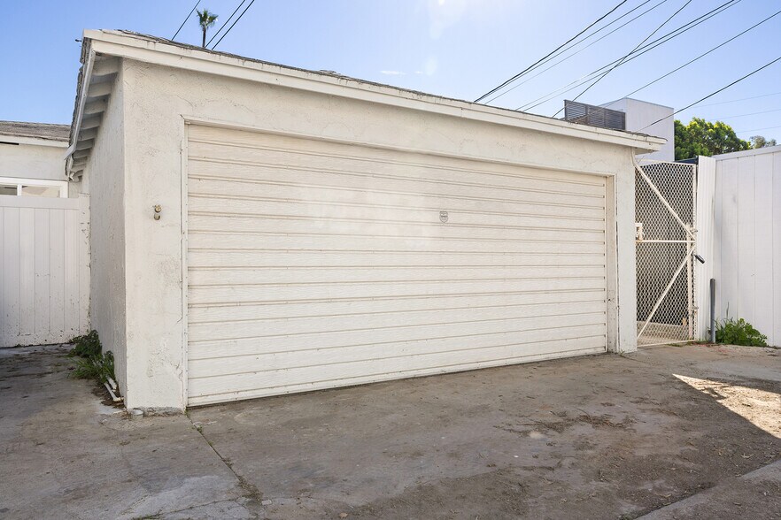 Building Photo - 715 Sunset Ave