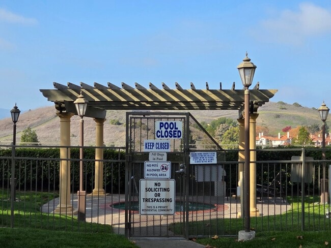 Building Photo - Large 2 Bedroom, 2 Bath Condo in San Ramon