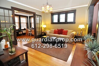 Building Photo - Merriam Park Condo Available September 1st, Main Floor Corner Unit, Hardwood Floors, Sunroom, Par...
