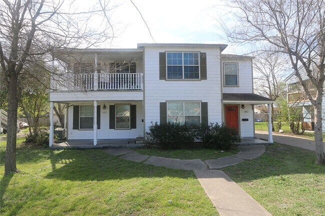 Building Photo - 2927 S Staples St