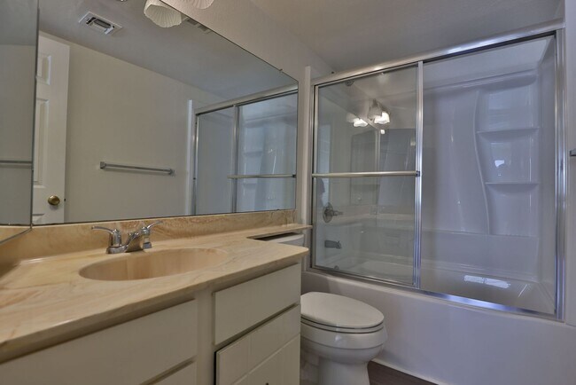 Building Photo - Arcadia condo w/patio