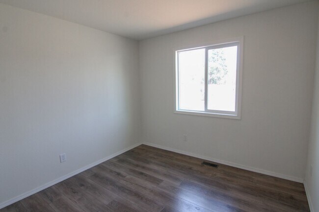 Building Photo - Manufactured Home for Rent in Paradise CA | 2 Bed, Newer Build, Cat Friendly