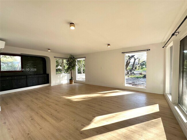Building Photo - 17010 SW 77th Ave