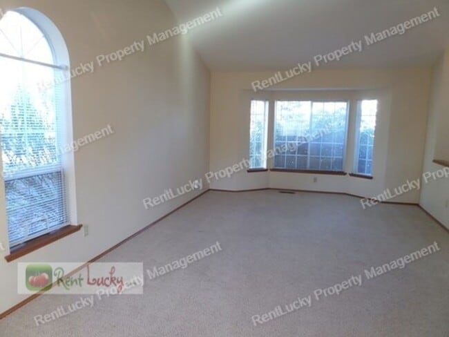 Building Photo - Beautiful 3-Bedroom Home in Sought-After F...