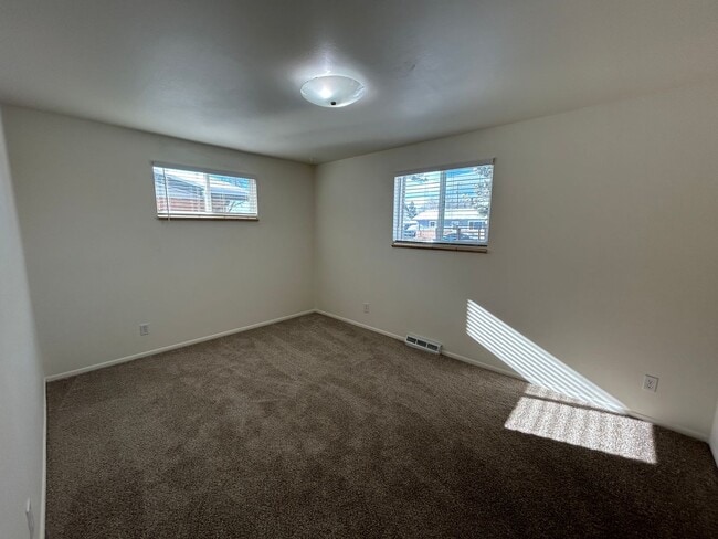 Building Photo - Lovely Updated Loveland Home with Fireplace and Fenced Yard