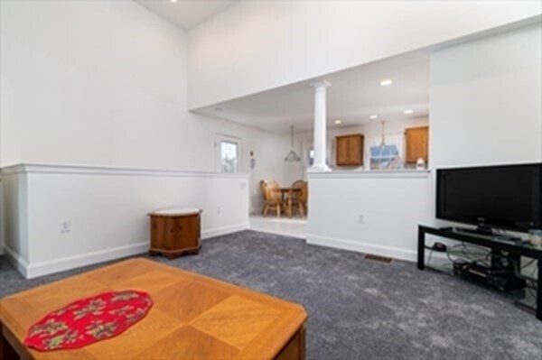 Building Photo - 367 Rockland St