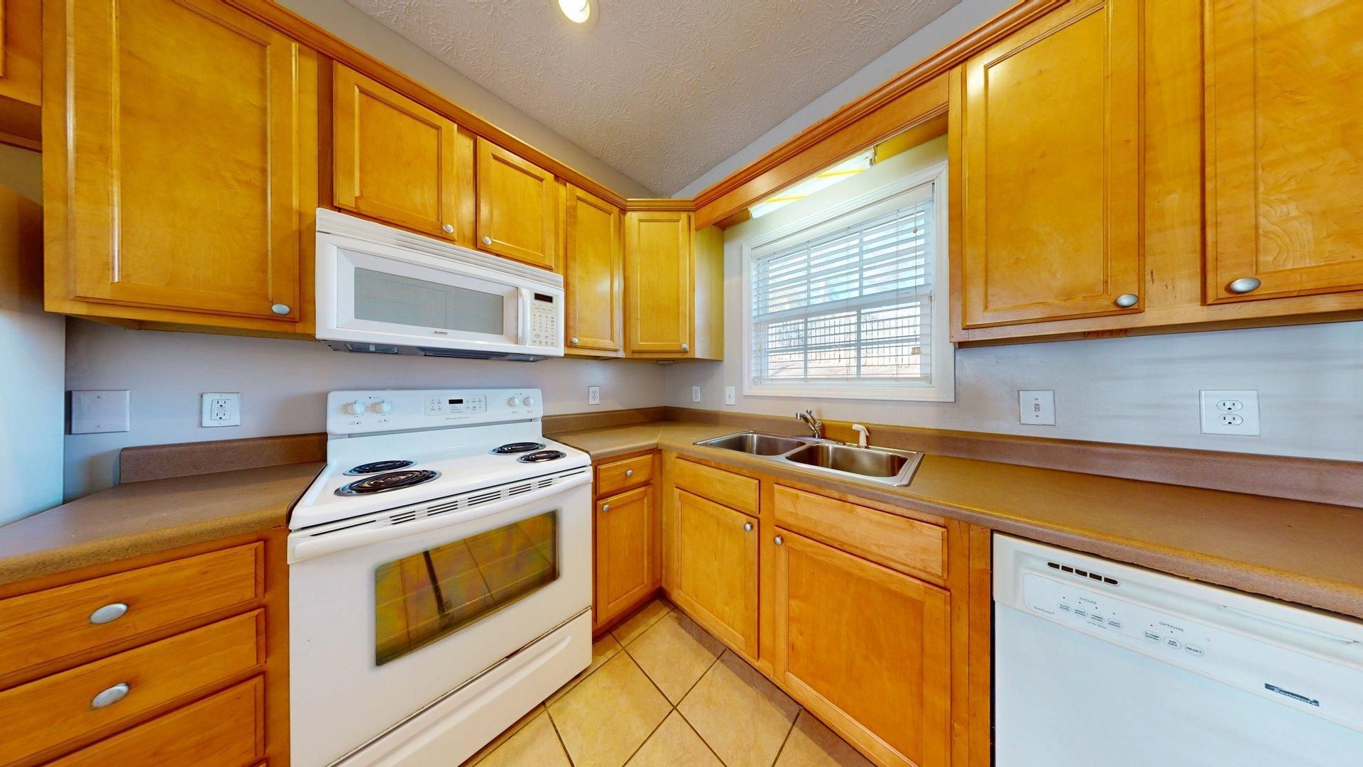 Building Photo - Spacious 3 Bedroom in Ross Park