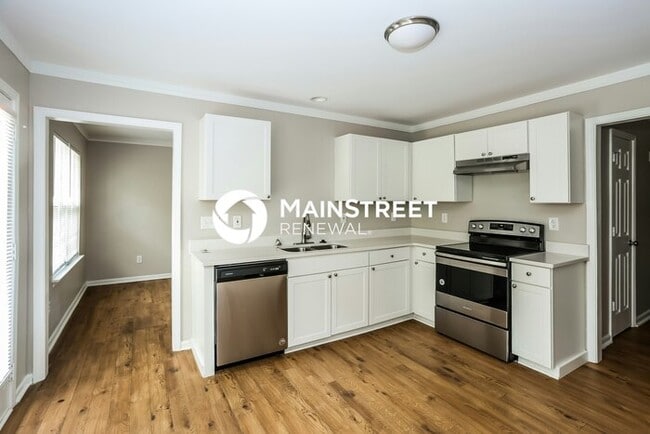 Building Photo - 4 Bedroom Pet-Friendly Home in CHARLOTTE, NC with Main Street Renewal