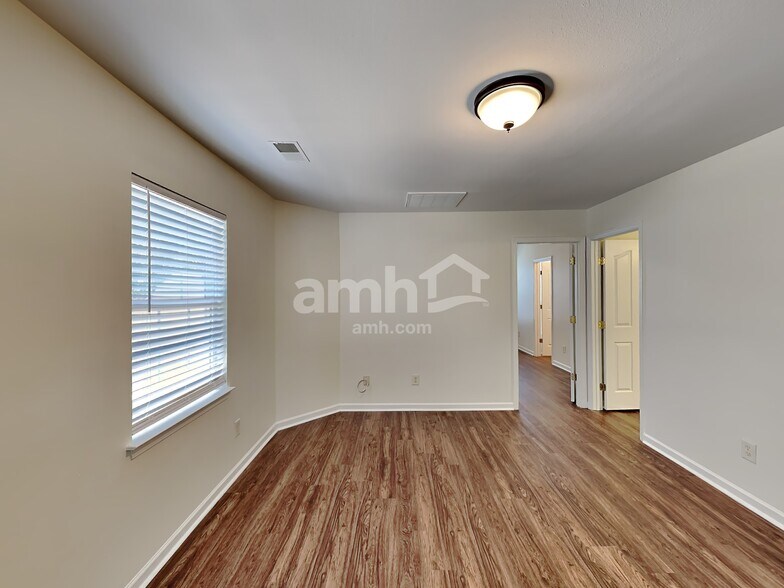 Building Photo - 3801 Wingdale Ct