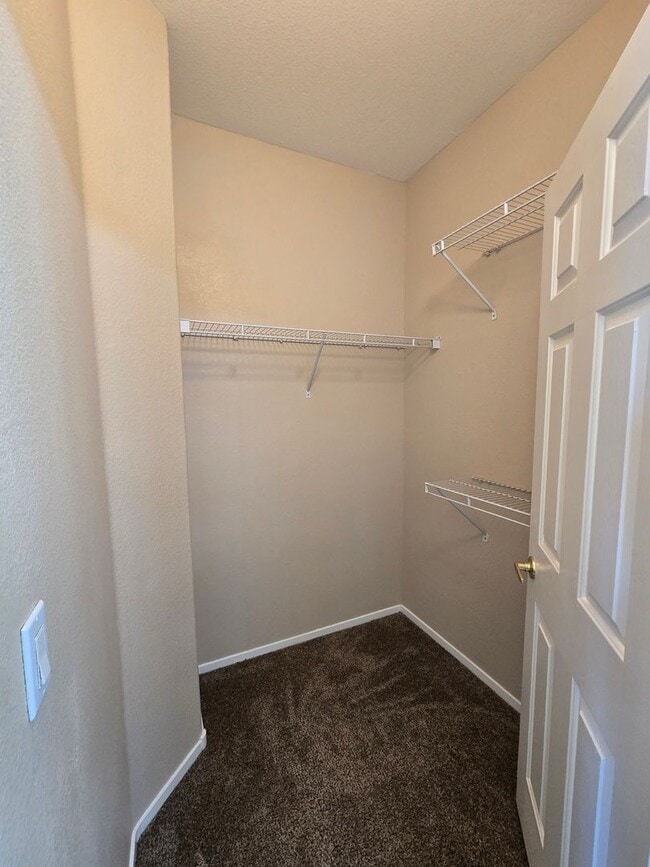 Building Photo - A Fabulous 3 Bedroom Townhouse close to NA...
