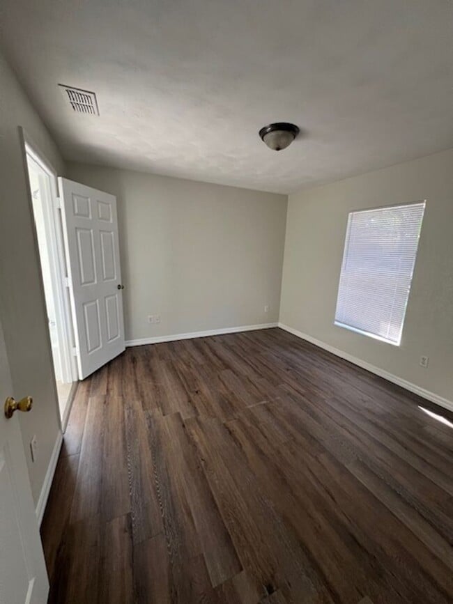 Building Photo - 816 Grove Ave