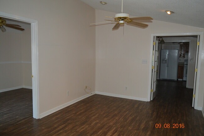 Building Photo - 1115 Hickory Ave