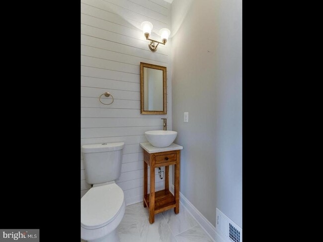 Building Photo - 9421 Van Arsdale Dr