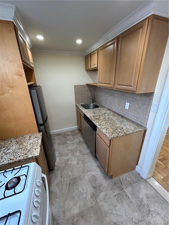 Building Photo - 210 Pelham Rd