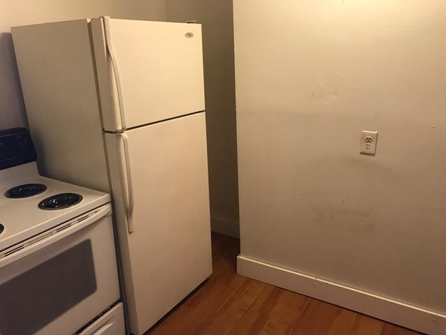 Building Photo - 484 3rd St