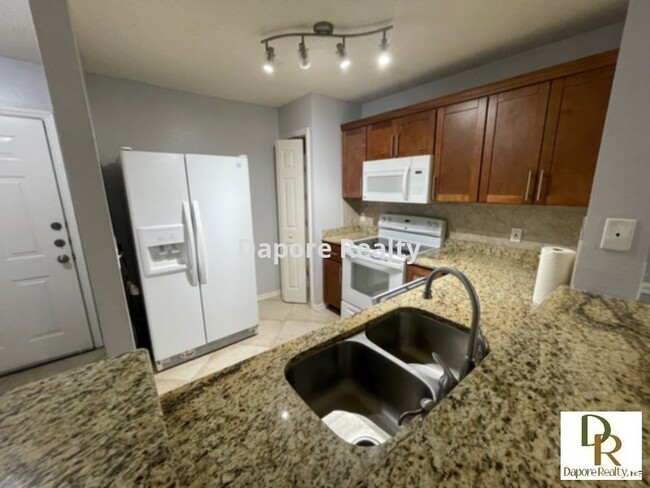 Building Photo - Move In Ready 2 Bed, 2 Bath, Bottom Floor ...