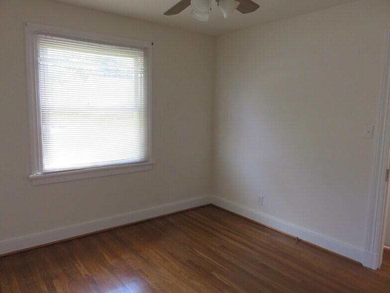 Building Photo - 2120 Shirleydale Ave