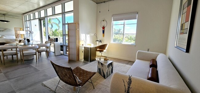 Building Photo - 365 SE 6th Ave