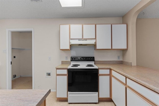 Building Photo - 1353 Lakeside Loop