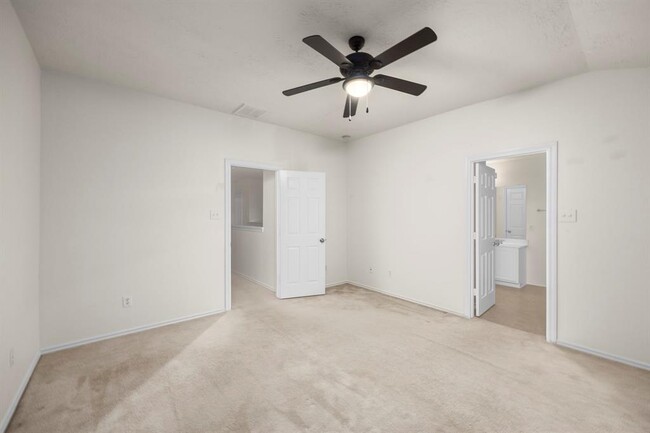 Building Photo - 12475 Saratoga Woods Ln