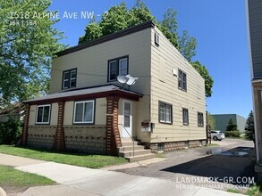 Building Photo - Updated 1 Bed/1Bath – First Month Only $550!