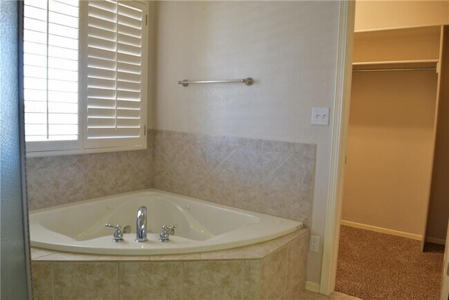 Building Photo - 6332 Franklin Vista Dr