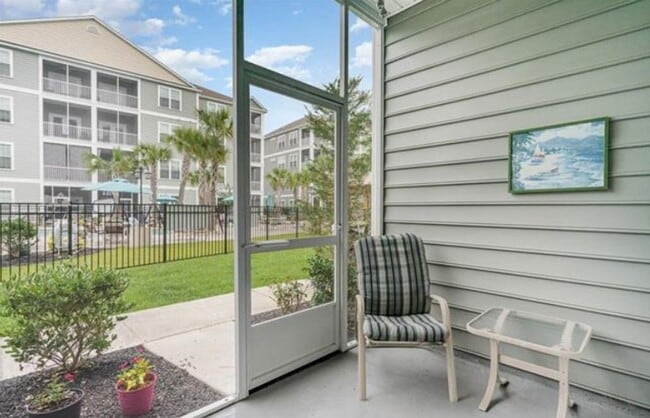 Building Photo - The Villages at Queens Harbour II