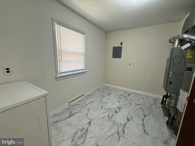 Building Photo - 1316 Stafford Ave