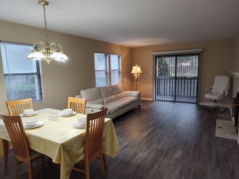 Building Photo - 301 Abbey Cir