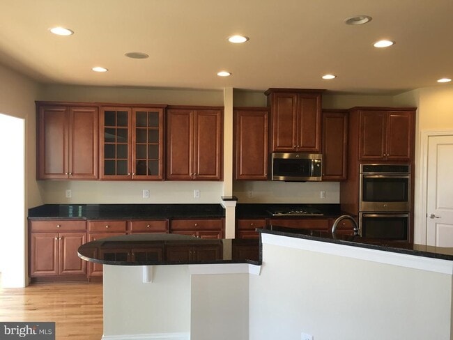 Building Photo - 315 Quarry Point Rd