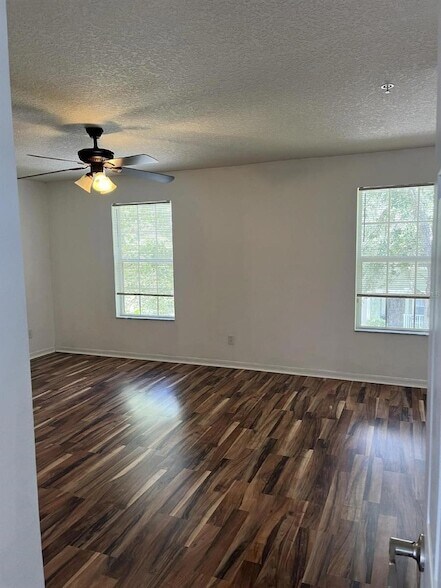 Building Photo - 13500 Applerose Ln