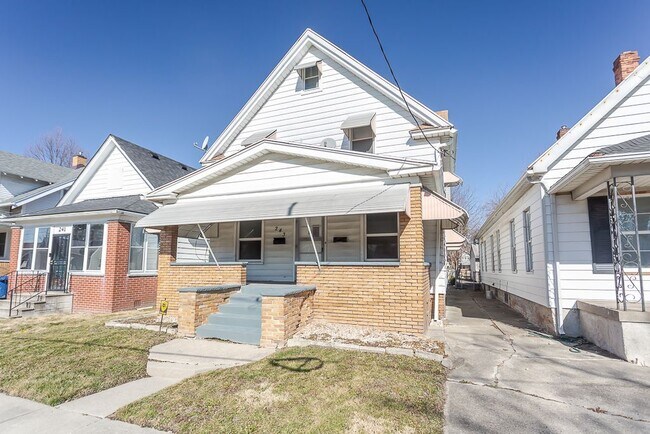 Primary Photo - 243 E Weber St