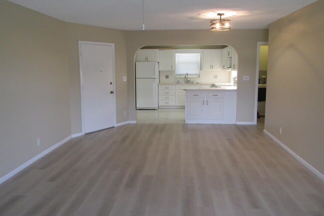 Building Photo - 10789 N Military Trl